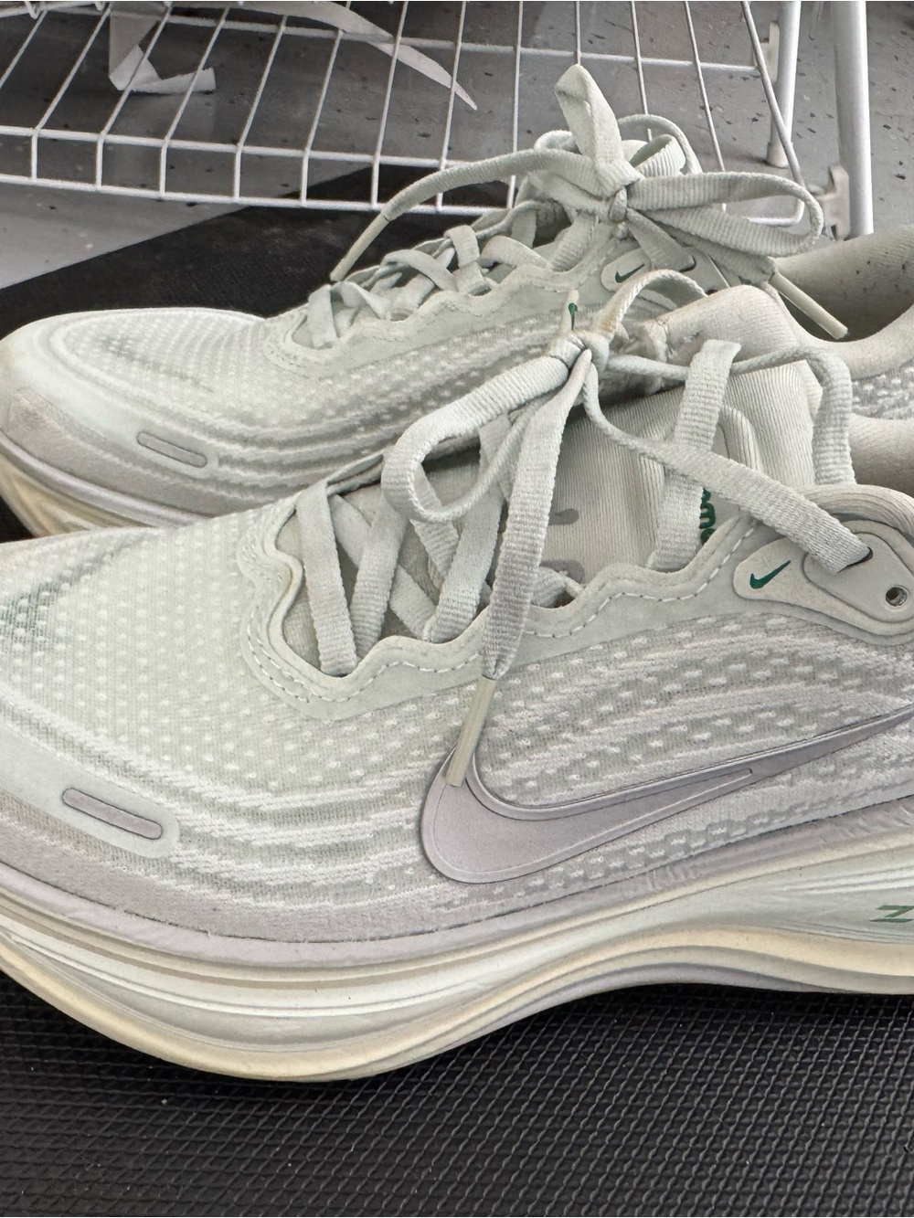 Nike Women’s Light Gray and Mint Green vomero
